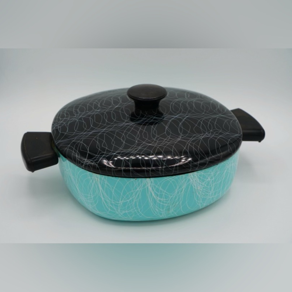 Vtg 1950s Sernedipity Spaghetti Drizzle Enamelware Turqouise and Black 2qt. Pot